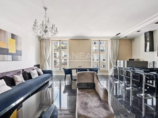 Tout savoir sur cet appartement dans le quartier Saint Philippe du Roule, à Paris 8ème