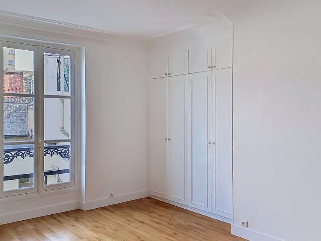 Tout savoir sur cet appartement dans le quartier Saint Placide, à Paris 6ème