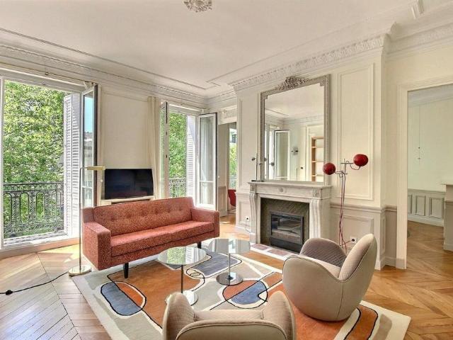 Tout savoir sur cet appartement dans le quartier Saint Thomas d'Aquin, à Paris 7ème
