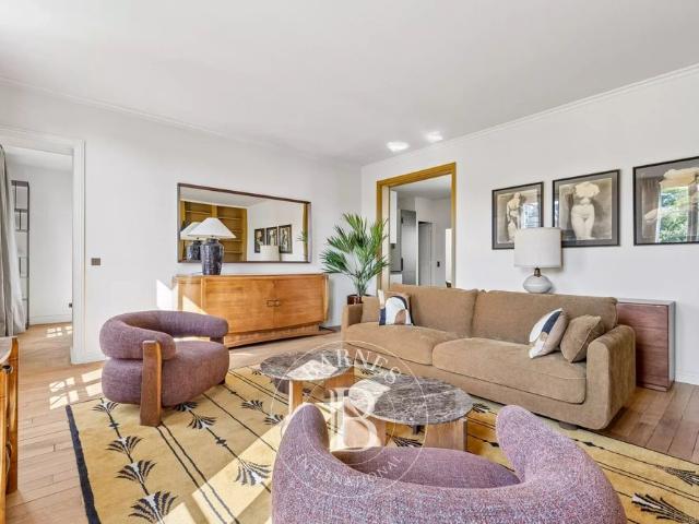 Tout savoir sur cet appartement dans le quartier Saint Thomas d'Aquin, à Paris 7ème