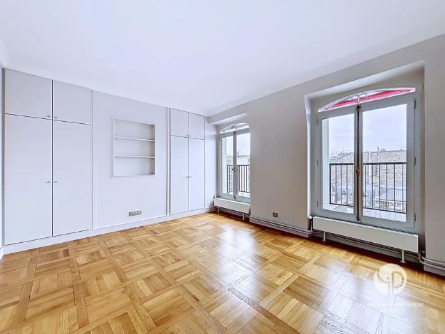 Tout savoir sur cet appartement dans le quartier Saint Thomas d'Aquin, à Paris 7ème