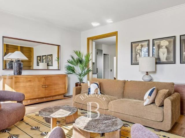 Tout savoir sur cet appartement dans le quartier Saint Thomas d'Aquin, à Paris 7ème