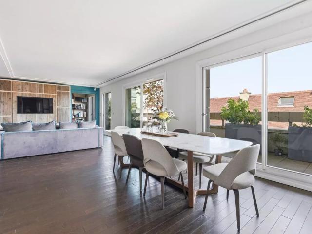 Tout savoir sur cet appartement dans le quartier Saint Thomas d'Aquin, à Paris 7ème