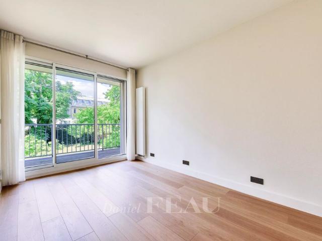 Tout savoir sur cet appartement dans le quartier Saint Thomas d'Aquin, à Paris 7ème