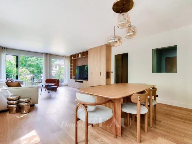 Tout savoir sur cet appartement dans le quartier Saint Thomas d'Aquin, à Paris 7ème