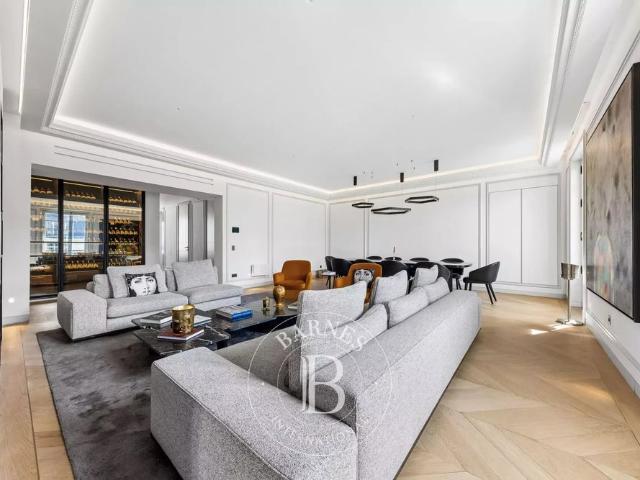Tout savoir sur cet appartement dans le quartier Saint Thomas d'Aquin, à Paris 7ème