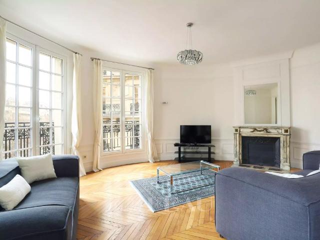 Tout savoir sur cet appartement dans le quartier Saint Thomas d'Aquin, à Paris 7ème