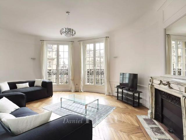 Tout savoir sur cet appartement dans le quartier Saint Thomas d'Aquin, à Paris 7ème