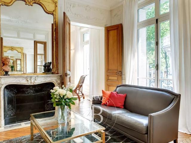 Tout savoir sur cet appartement dans le quartier Saint Thomas d'Aquin, à Paris 7ème