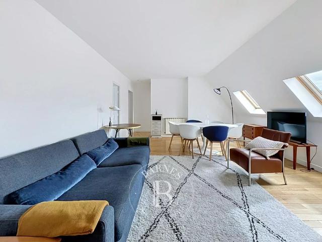 Tout savoir sur cet appartement dans le quartier Saint Thomas d'Aquin, à Paris 7ème