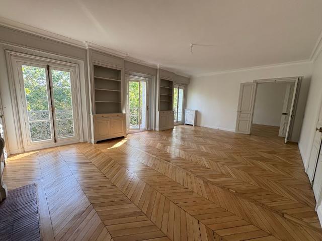 Tout savoir sur cet appartement dans le quartier Saint Thomas d'Aquin, à Paris 7ème