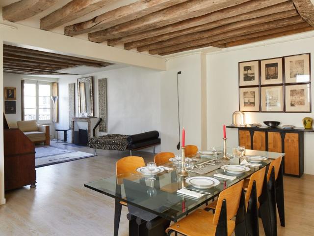 Tout savoir sur cet appartement dans le quartier Saint Thomas d'Aquin, à Paris 7ème