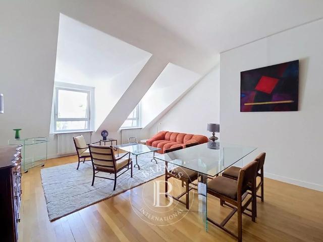 Tout savoir sur cet appartement dans le quartier Saint Thomas d'Aquin, à Paris 7ème