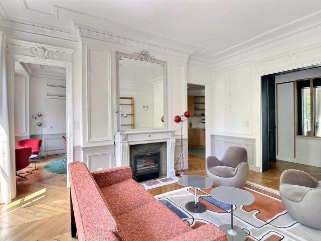 Tout savoir sur cet appartement dans le quartier Saint Thomas d'Aquin, à Paris 7ème
