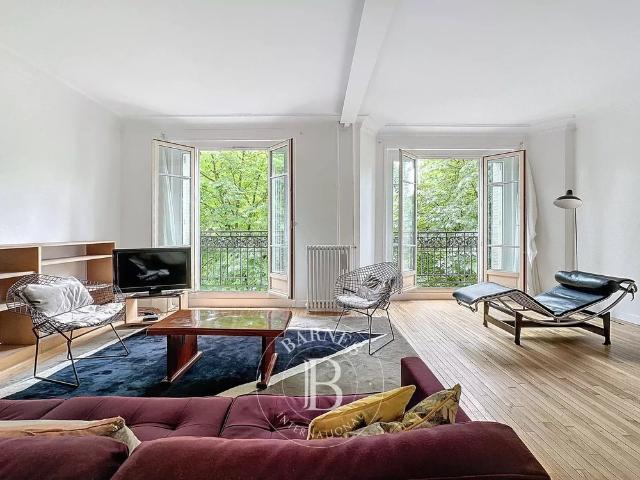 Tout savoir sur cet appartement dans le quartier Secrétan, à Paris 19ème