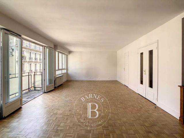 Tout savoir sur cet appartement dans le quartier Porte Dauphine, à Paris 16ème