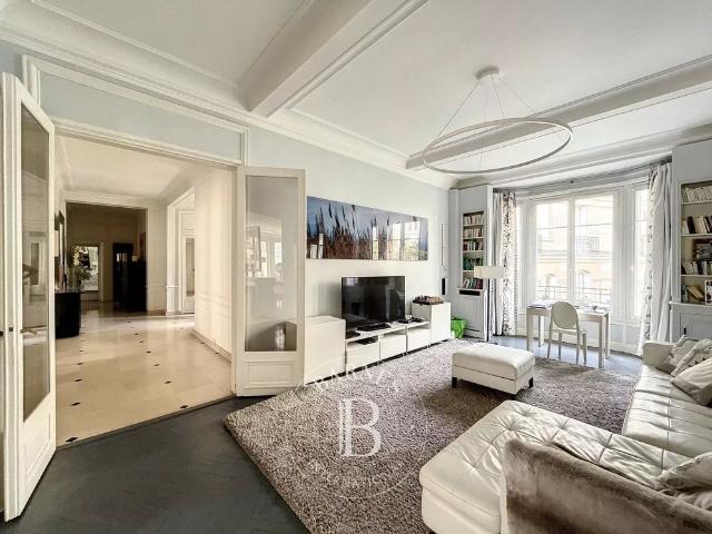 Tout savoir sur cet appartement dans le quartier Porte Dauphine, à Paris 16ème