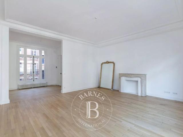 Tout savoir sur cet appartement dans le quartier Porte Dauphine, à Paris 16ème