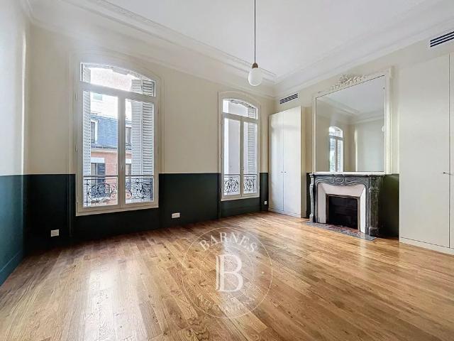 Tout savoir sur cet appartement dans le quartier Porte Dauphine, à Paris 16ème
