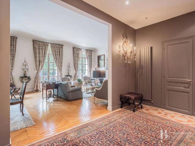 Tout savoir sur cet appartement dans le quartier Porte Dauphine, à Paris 16ème