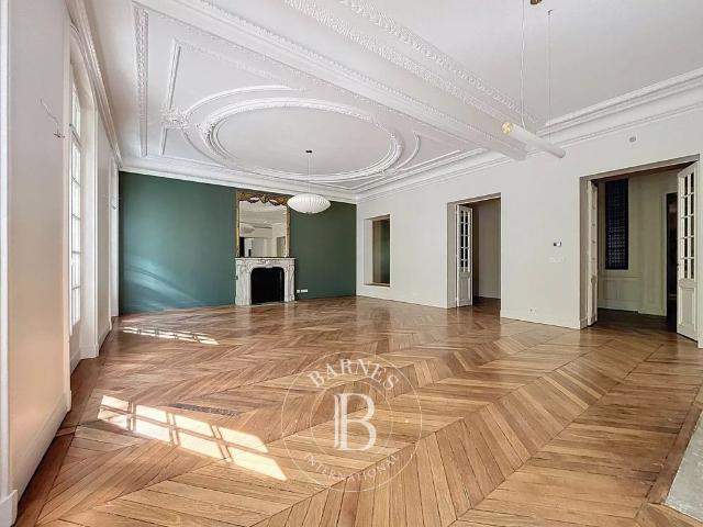 Tout savoir sur cet appartement dans le quartier Porte Dauphine, à Paris 16ème