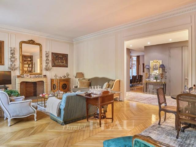 Tout savoir sur cet appartement dans le quartier Porte Dauphine, à Paris 16ème