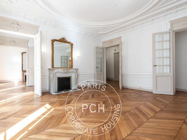 Tout savoir sur cet appartement dans le quartier Parc Monceau, à Paris 8ème