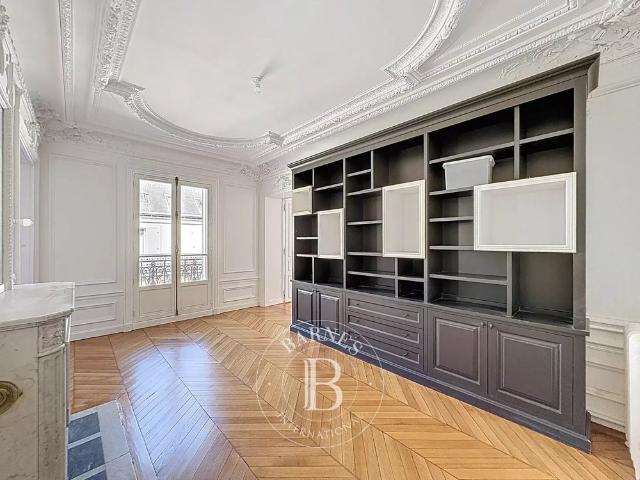 Tout savoir sur cet appartement dans le quartier Parc Monceau, à Paris 8ème