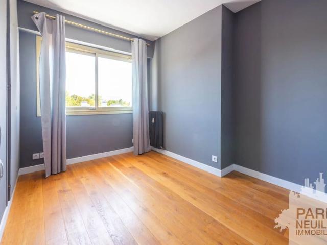 Tout savoir sur cet appartement dans le quartier Plateau Ouest, à Suresnes