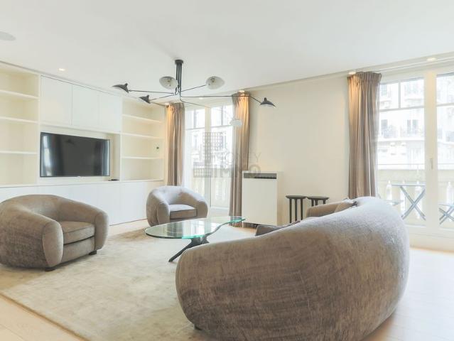 Tout savoir sur cet appartement dans le quartier Rennes, à Paris 6ème