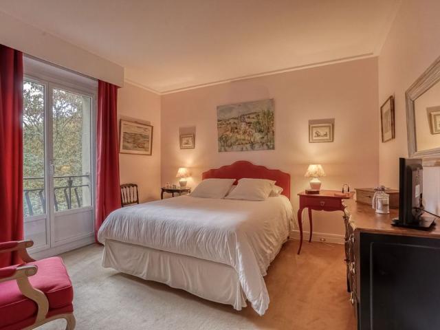 Tout savoir sur cet appartement dans le quartier Rue de Versailles Monastere, à Ville d'Avray