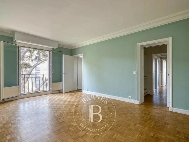 Tout savoir sur cet appartement dans le quartier Rue de Versailles Monastere, à Ville d'Avray