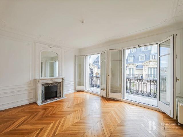 Tout savoir sur cet appartement dans le quartier Ternes Maillot, à Paris 17ème