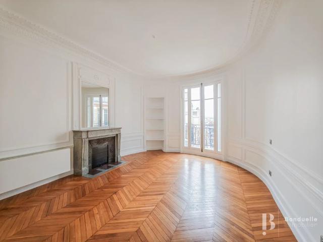 Tout savoir sur cet appartement dans le quartier Ternes Maillot, à Paris 17ème