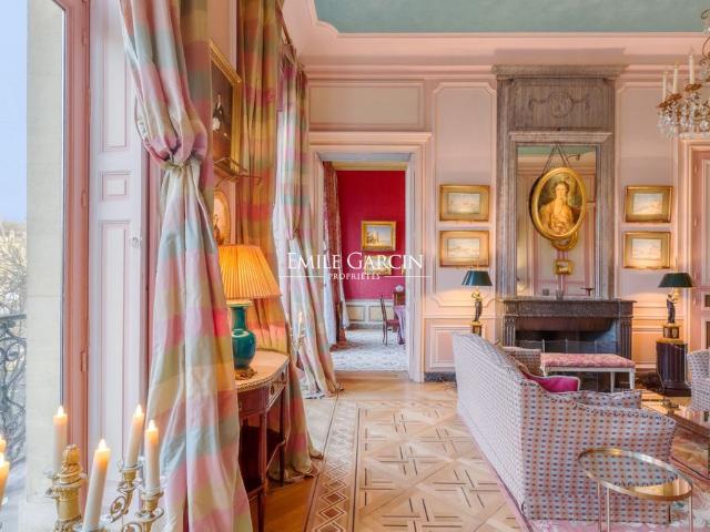 Tout savoir sur cet appartement dans le quartier Triangle d'Or, à Paris 8ème