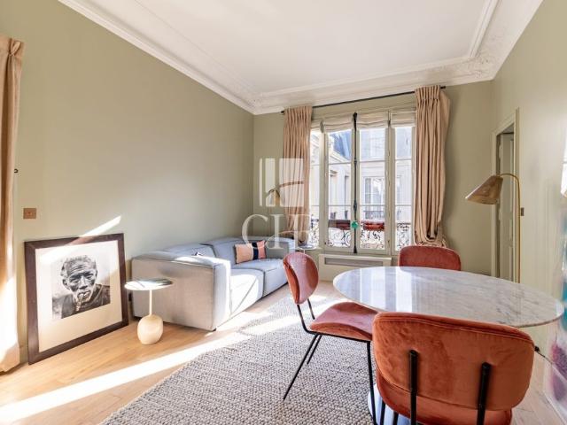 Tout savoir sur cet appartement dans le quartier Triangle d'Or, à Paris 8ème