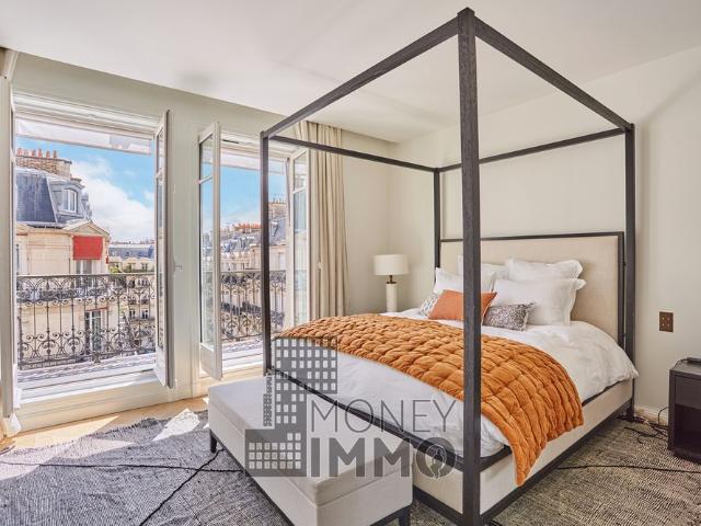 Tout savoir sur cet appartement dans le quartier Triangle d'Or, à Paris 8ème