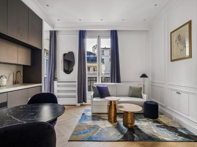 Tout savoir sur cet appartement dans le quartier Triangle d'Or, à Paris 8ème