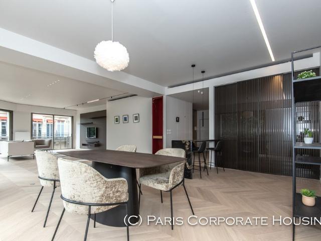 Tout savoir sur cet appartement dans le quartier Triangle d'Or, à Paris 8ème