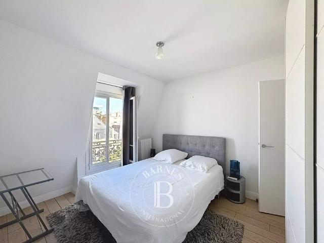 Tout savoir sur cet appartement dans le quartier Triangle d'Or, à Paris 8ème