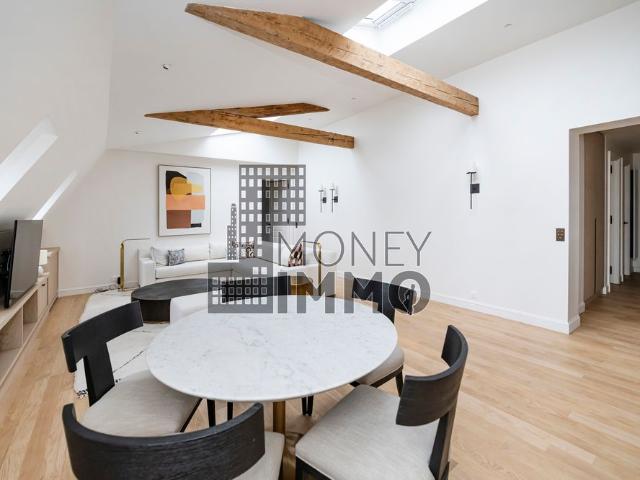 Tout savoir sur cet appartement dans le quartier Triangle d'Or, à Paris 8ème