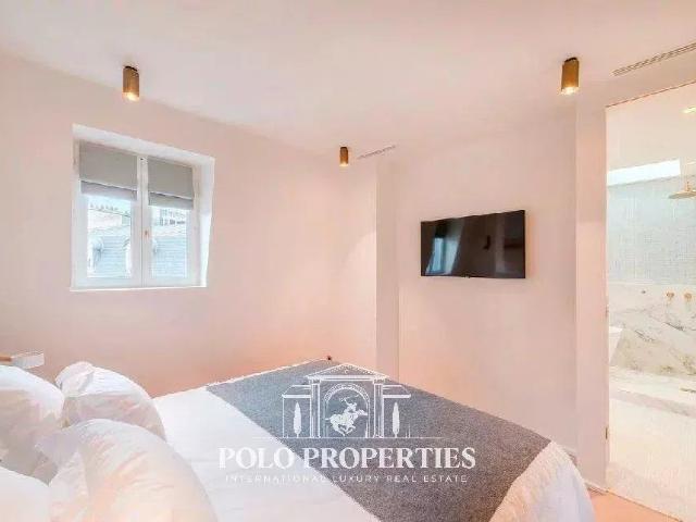 Tout savoir sur cet appartement dans le quartier Triangle d'Or, à Paris 8ème