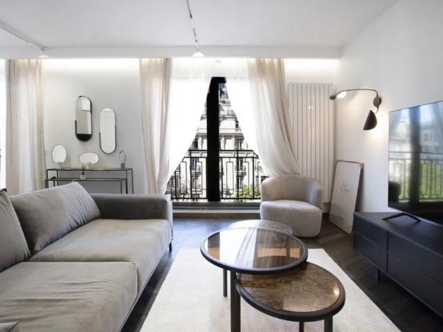 Tout savoir sur cet appartement dans le quartier Triangle d'Or, à Paris 8ème
