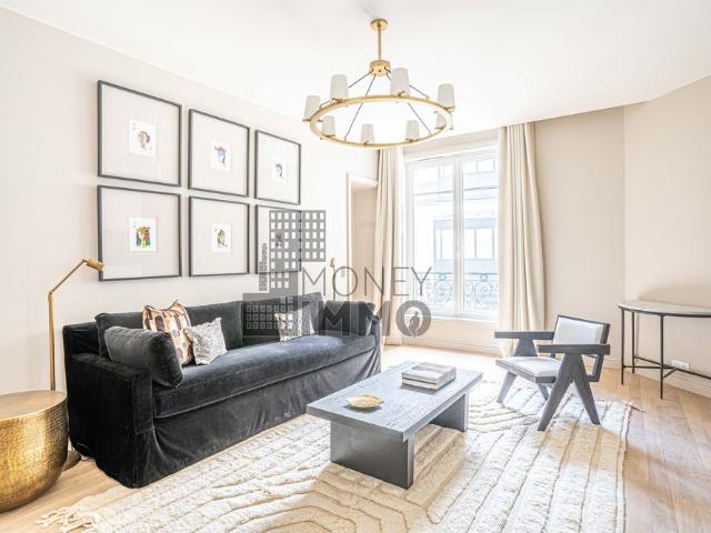 Tout savoir sur cet appartement dans le quartier Triangle d'Or, à Paris 8ème