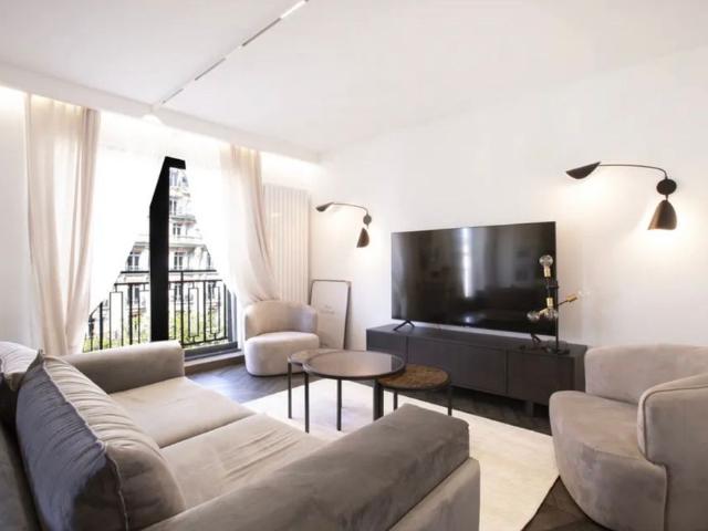 Tout savoir sur cet appartement dans le quartier Triangle d'Or, à Paris 8ème