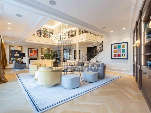 Tout savoir sur cet appartement dans le quartier Triangle d'Or, à Paris 8ème