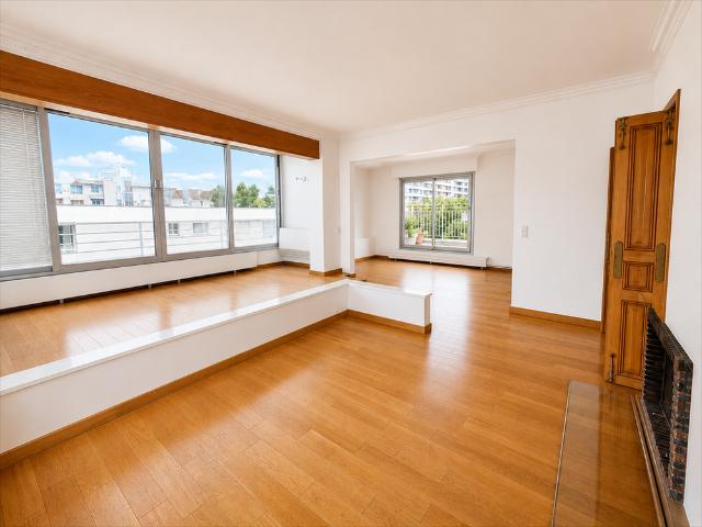 Tout savoir sur cet appartement dans le quartier Val d'Or, à Saint Cloud