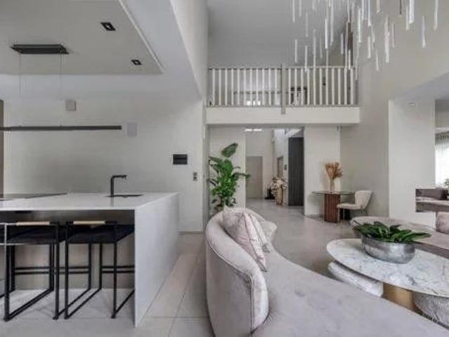Tout savoir sur cette maison à Bailly Romainvilliers