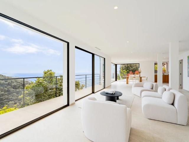 Tout savoir sur cette maison dans le quartier Cabbe Saint Roman, à Roquebrune Cap Martin