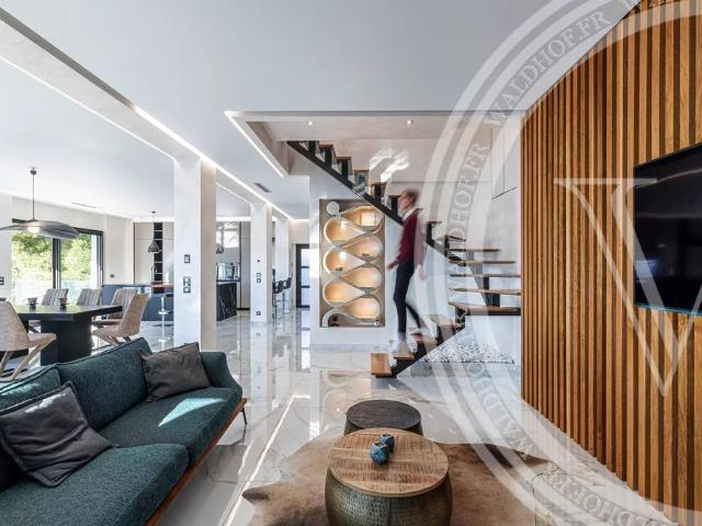 Tout savoir sur cette maison dans le quartier Cabbe Saint Roman, à Roquebrune Cap Martin